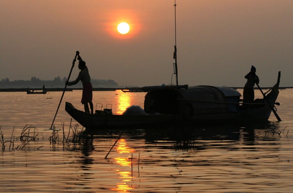 Start your journey with Tonle Sap’s vibrant glow